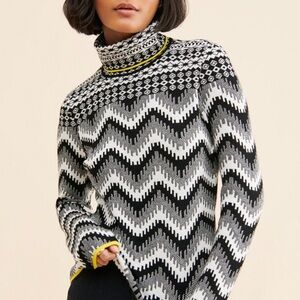 Cocobleu Ski Slope Turtleneck Sweater - Large